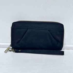 Travelon‎ RFID Blocking Signature Pleated Double Zip Black Clutch Wallet